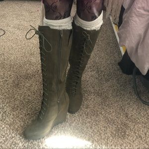 Knee high boots 💚